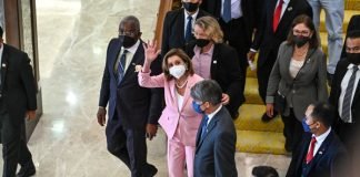 Nancy Pelosi llega a Taiwán pese a las advertencias de China