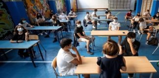 Italia abrirá el año escolar sin mascarillas ni distancia entre alumnos