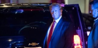 Fiscalía de EEUU pide mantener secreto el texto que motivó registro a Trump