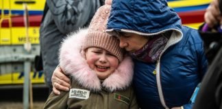 Denuncian que Moscú traslada a niños ucranianos a Rusia para adopción