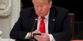 FBI devuelve a Trump los pasaportes que se llevó durante registro