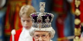 Sudafricanos reclaman devolución de diamante del cetro de Isabel II