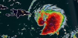 El huracán Fiona toca tierra en Puerto Rico