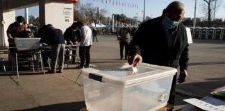 Normalidad y masiva afluencia en las primeras horas del plebiscito en Chile