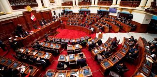 Congreso peruano destituye a su presidenta