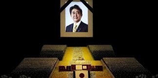 Un Japón dividido da último adiós a Shinzo Abe