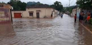 Lluvias ocasionaron desbordamiento del río Arenas