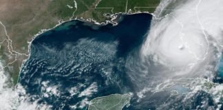Ian baja a categoría 2 pero sigue «atacando» a Florida