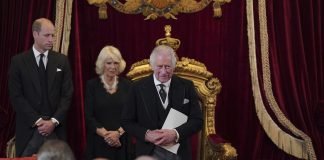 Carlos III es proclamado oficialmente nuevo rey en sucesión de Isabel II