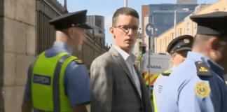 A prisión un profesor en Irlanda que se negó a usar los pronombres elegidos por alumno transgénero