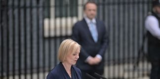 Liz Truss promete bajar los impuestos en su primer discurso
