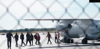 Florida pagó 615.000 dólares a firma de aviación antes de trasladar migrantes