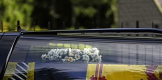 El ataúd de Isabel II partirá mañana al palacio de Buckingham