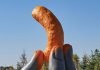 Escultura de un Cheeto gigante atrae multitudes en Canadá