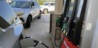 Largas colas en gasolineras francesas por falta de combustible