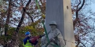 Polonia derriba monumentos soviéticos por ensalzar «la maldad comunista»