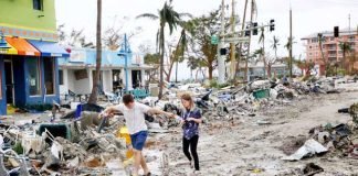 Venezolanos en Nueva York se dirigen a Florida para «limpiar» el desastre de Ian