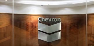 Washington juega duro con Chevron para sentar a Maduro en México