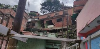 Varias casas afectadas por deslizamiento en Caracas