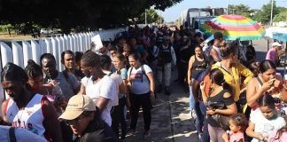 Autoridades mexicanas niegan permiso de tránsito a migrantes