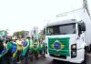 Bolsonaro pide a camioneros que cesen su protesta