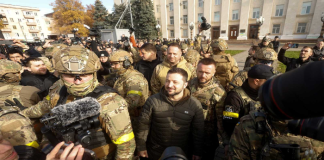 Zelenski visita Jersón horas después de ser reconquistada