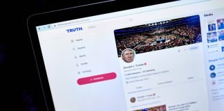 Musk restaura la cuenta de Twitter de Trump después de una encuesta en línea