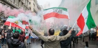 Irán ejecuta en público a un segundo manifestante y se convocan más protestas