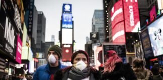 Nueva York recomienda volver al uso de las mascarillas en lugares públicos