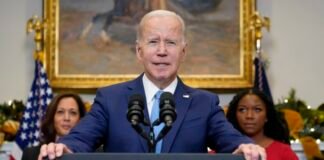 Biden firma una ley que protege el matrimonio igualitario