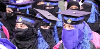Los talibanes ordenan el veto de mujeres en las universidades del país