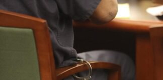 Arrestan a padre e hijo por estafar 8 millones de ayuda federal por Covid-19