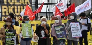 El Parlamento de Indonesia aprueba una ley que prohíbe el sexo fuera del matrimonio