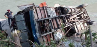 Al menos 18 invitados a una boda mueren en accidente de autobús en Nepal