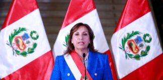 Boluarte decide adelantar elecciones para abril de 2024