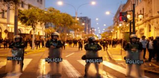 Comienza el toque de queda nocturno en 15 provincias peruanas