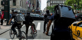 Reclamo de salario mínimo para los repartidores de Nueva York no es unánime