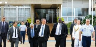 Bolsonaro viaja a EEUU a horas de la investidura de Lula