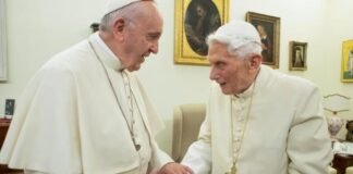 El papa Francisco pidió rezar por Benedicto XVI