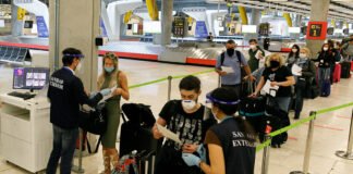 Australia estudia imponer restricciones a pasajeros procedentes de China