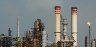 Falla en Refineria de Amuay, produce paralización de producción de gasolina