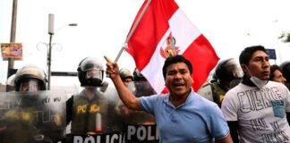 Protestas en Perú dejan al menos 12 heridos
