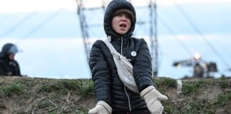 Policía alemana expulsa a Greta Thunberg de protestas contra el desalojo de un pueblo para extraer carbón