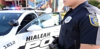 Acusan a dos policías de Florida por secuestro y agresión a un indigente