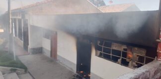 Manifestantes peruanos queman puesto fronterizo
