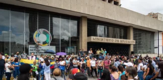 Educadores exigirán al Ministerio de Educación sueldos de 1.000 dólares