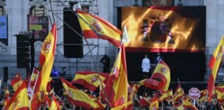 Miles de personas manifiestan en Madrid contra el Gobierno de Sánchez