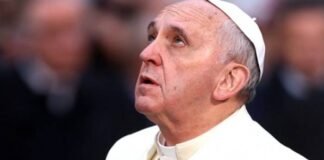 El Vaticano aclara que las bendiciones a parejas homosexuales no son un «visto bueno» y pide que duren «pocos segundos»