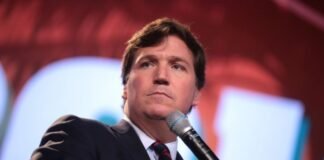Acusan a la Casa Blanca de ordenar censura en Facebook de presentador de TV Tucker Carlson