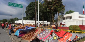 Unos 2.000 migrantes improvisan campamento en frontera sur de México